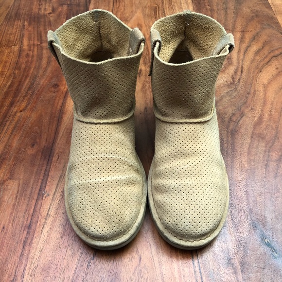UGG CLASSIC UNLINED MINI PERF BOOTS - Picture 3 of 8